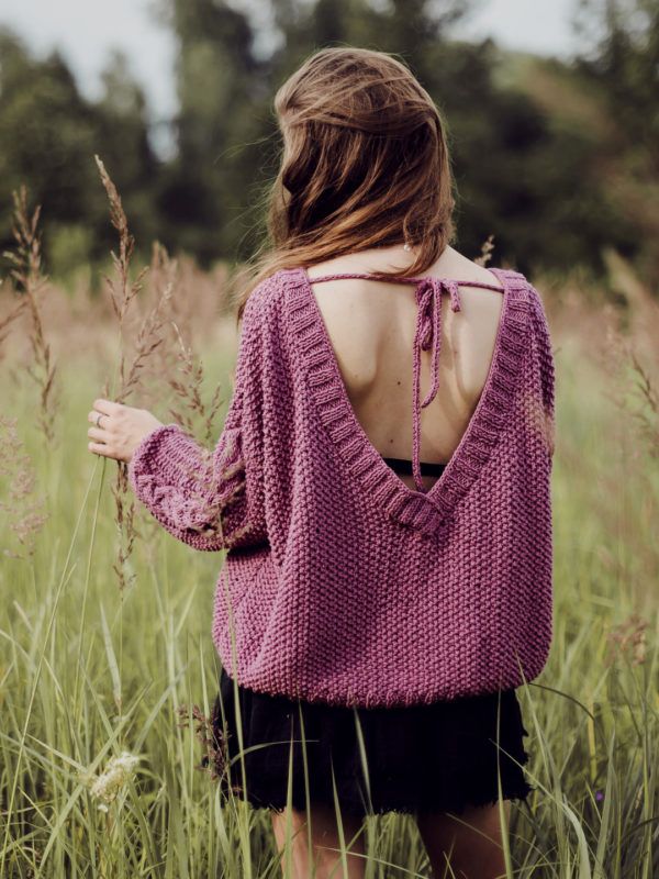 Bawełniany sweter z głębokim dekoltem