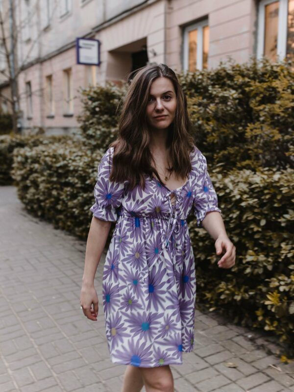 garden_dress_sukienka_mini_w_kwiaty_jasna_fiolet (10)