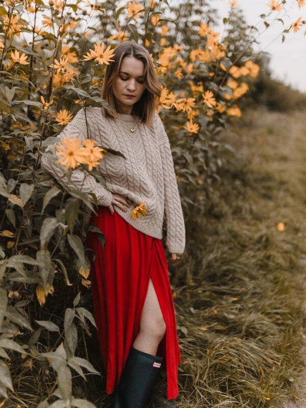 Hana Sweater - beżowy sweter w warkocze