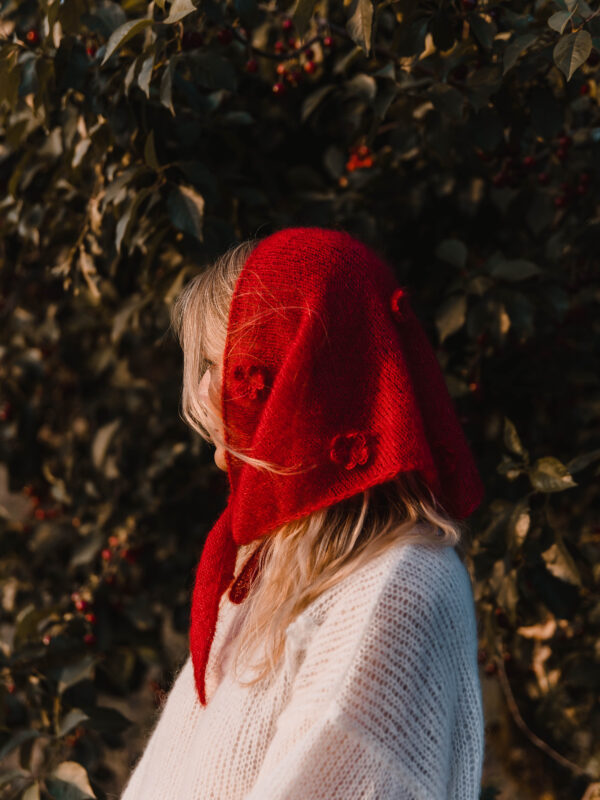 Cloudette Scarf- czerwona chusta w kwiatki