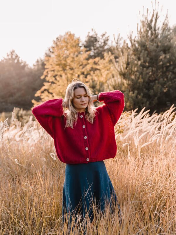 Ruby Cardigan- czerwony sweter na guziki